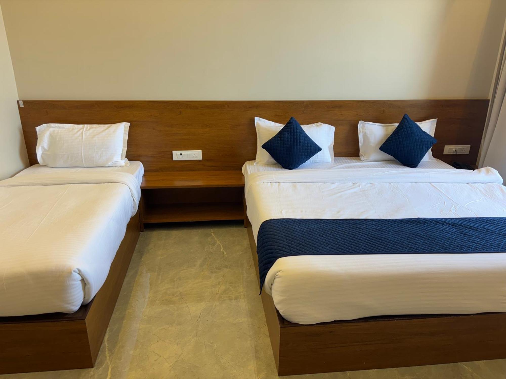 Hotel Sisodiya Palace Khātu Exteriör bild