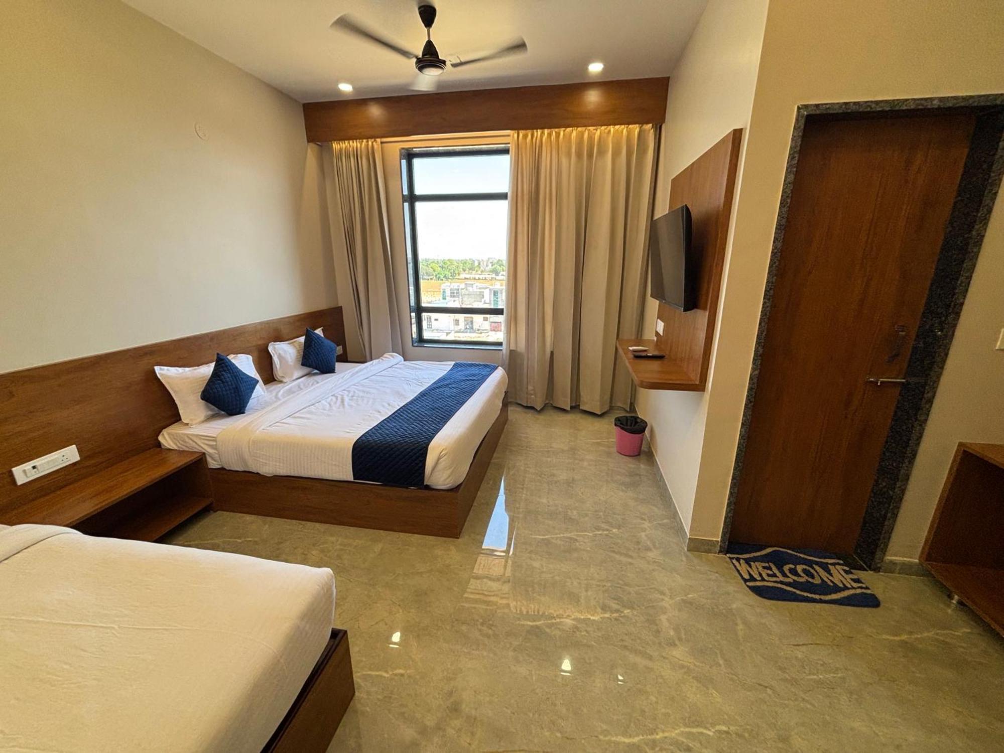 Hotel Sisodiya Palace Khātu Exteriör bild