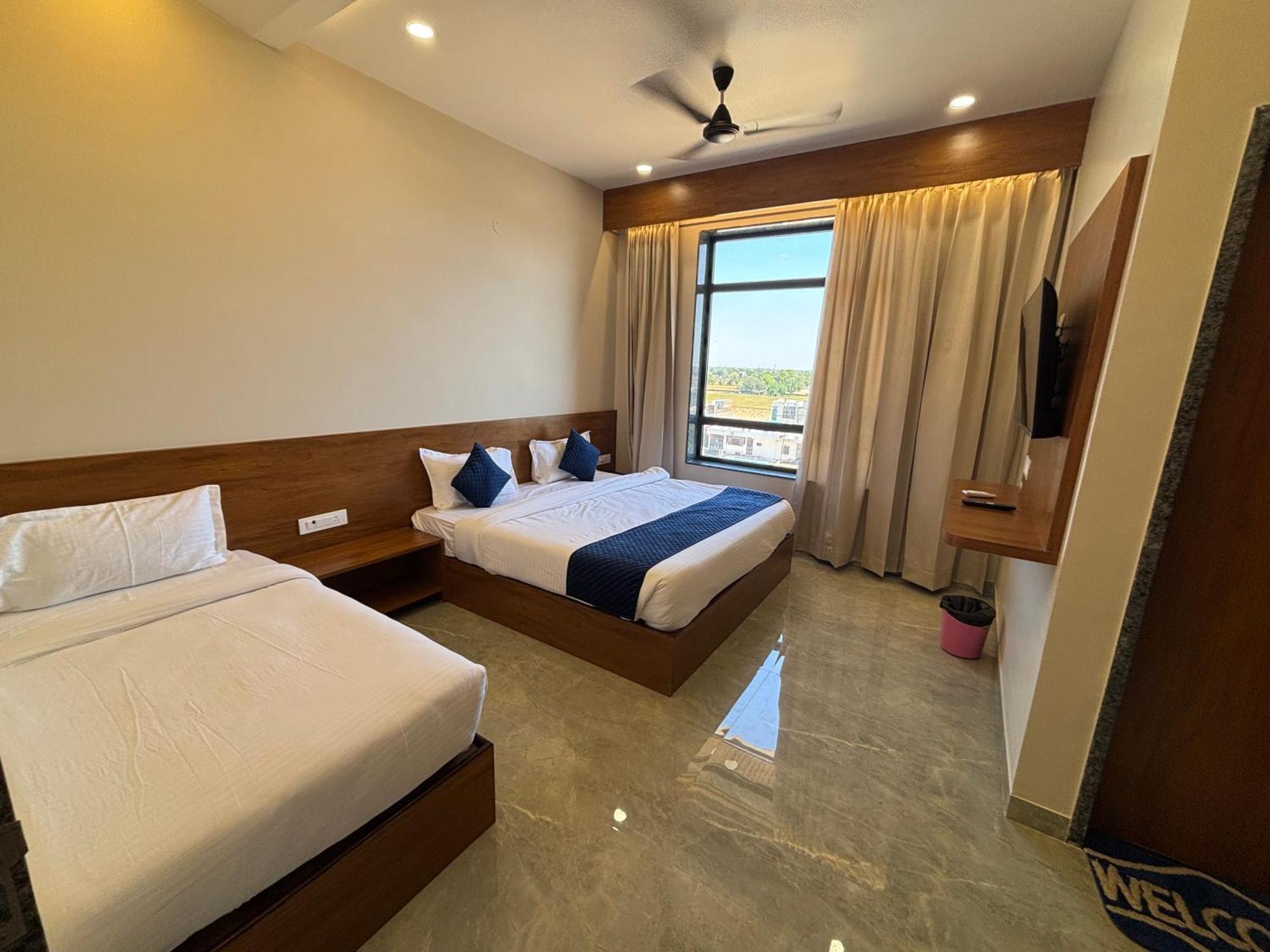 Hotel Sisodiya Palace Khātu Exteriör bild